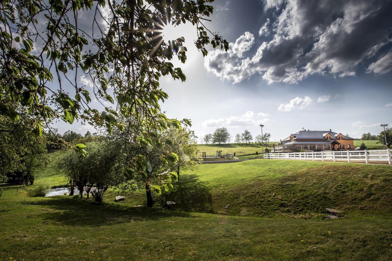 Hotel Horse Riding - Jezdecky Areal Tršice Kültér fotó