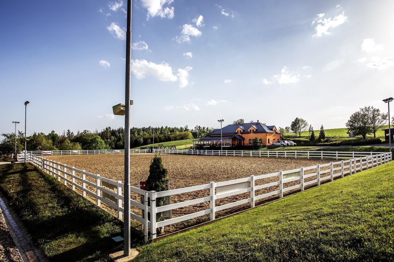 Hotel Horse Riding - Jezdecky Areal Tršice Kültér fotó