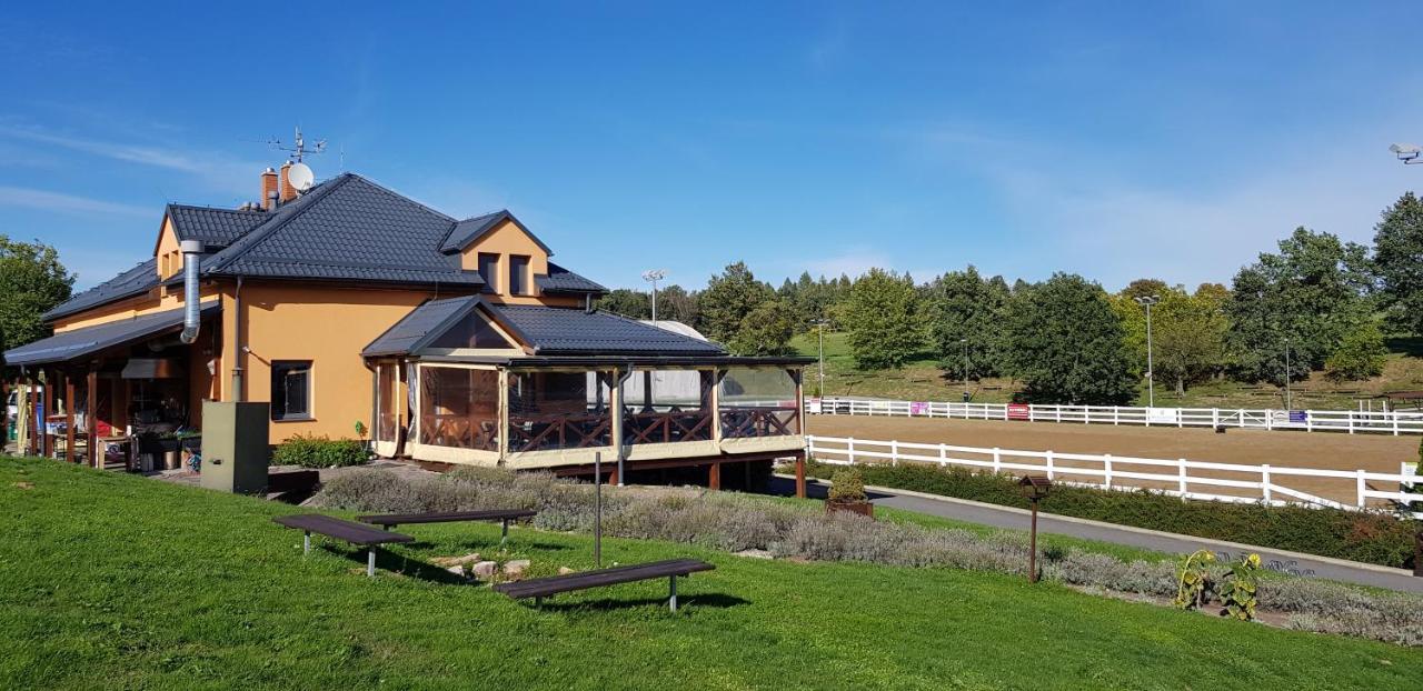 Hotel Horse Riding - Jezdecky Areal Tršice Kültér fotó