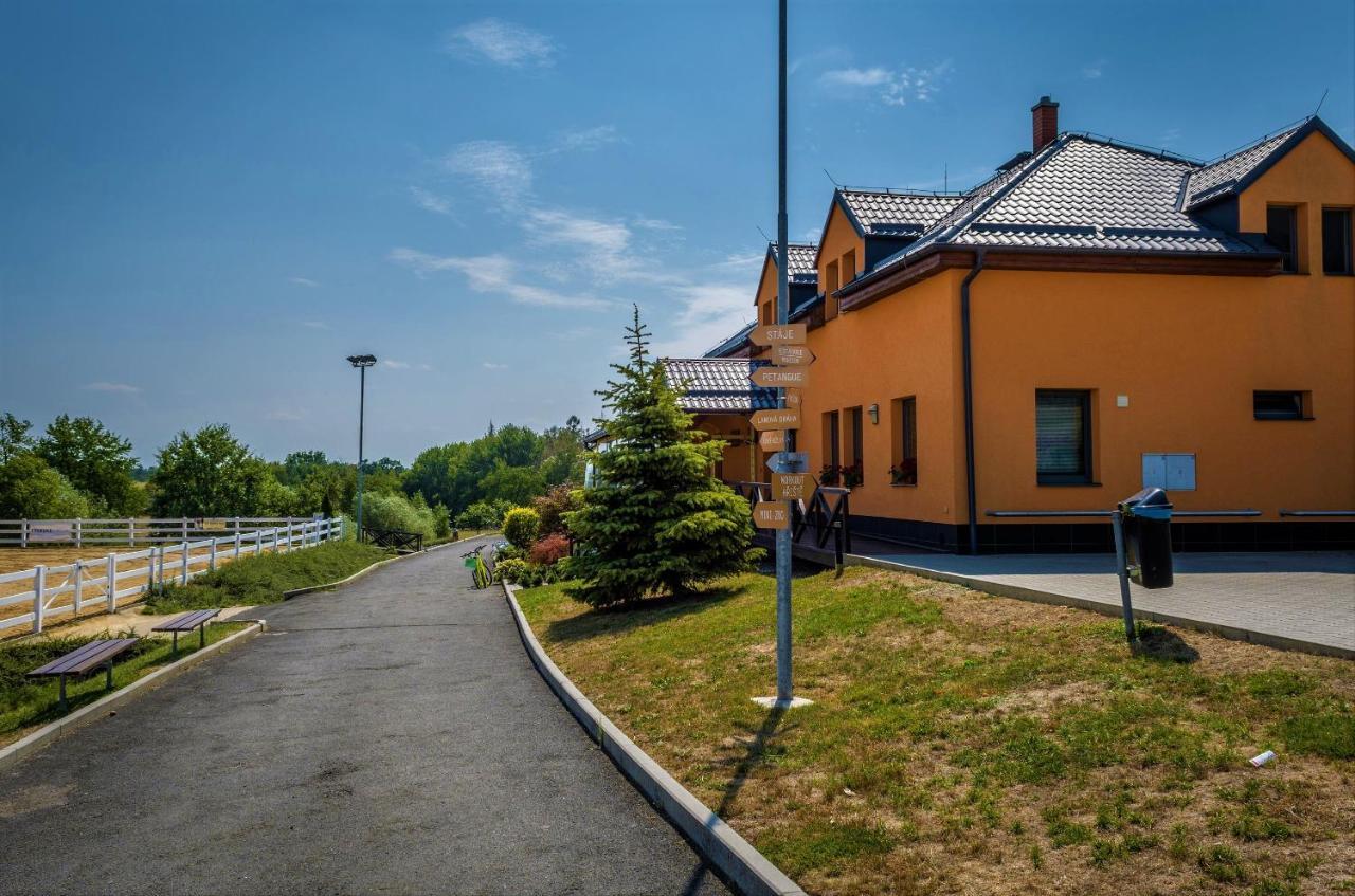 Hotel Horse Riding - Jezdecky Areal Tršice Kültér fotó