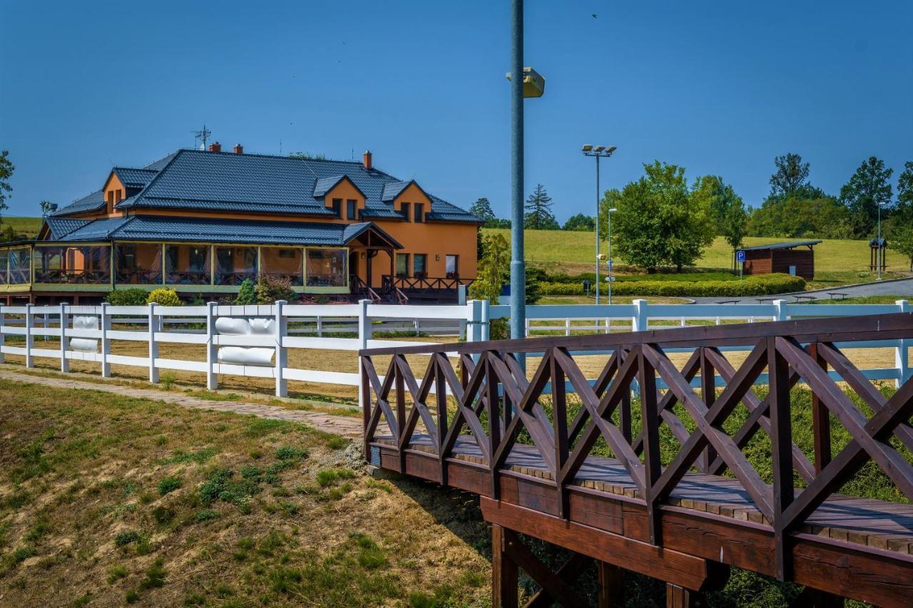Hotel Horse Riding - Jezdecky Areal Tršice Kültér fotó
