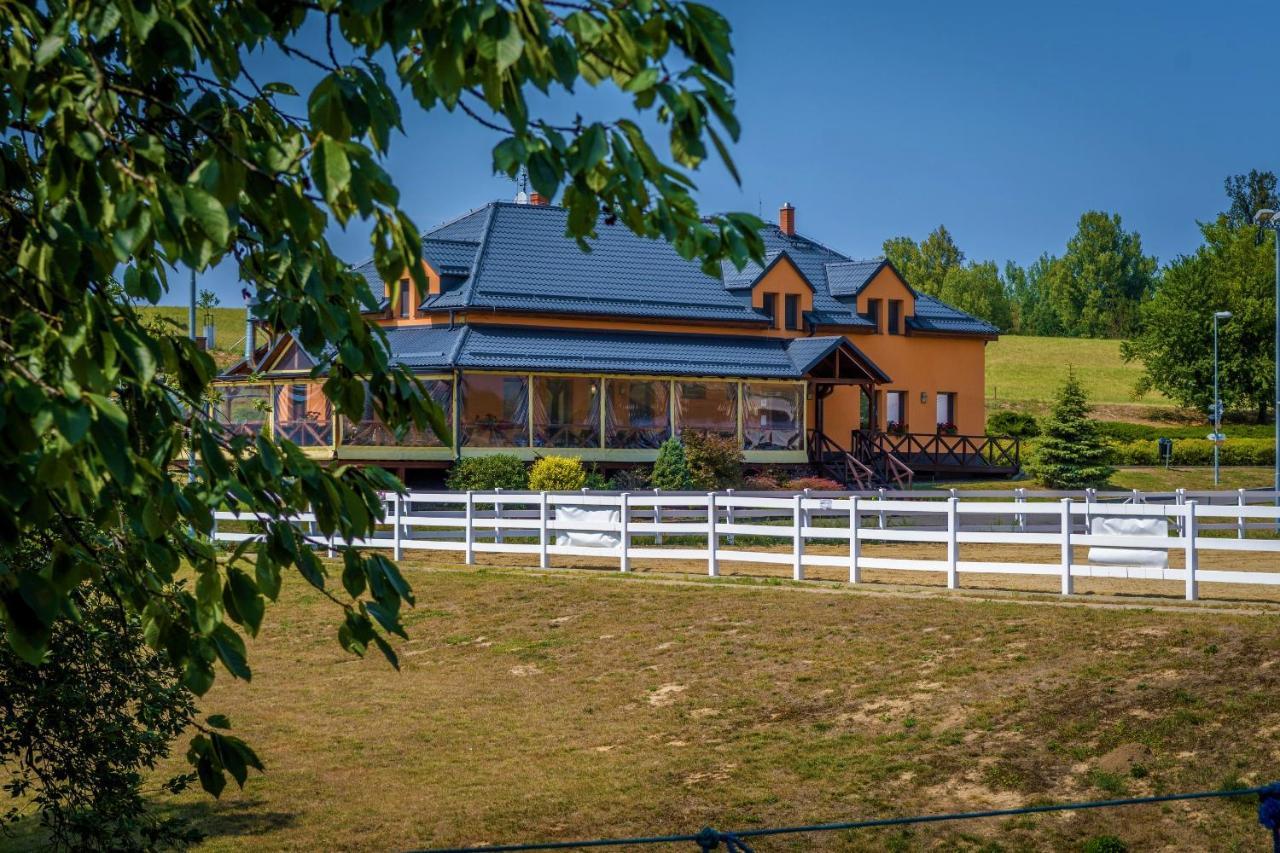 Hotel Horse Riding - Jezdecky Areal Tršice Kültér fotó