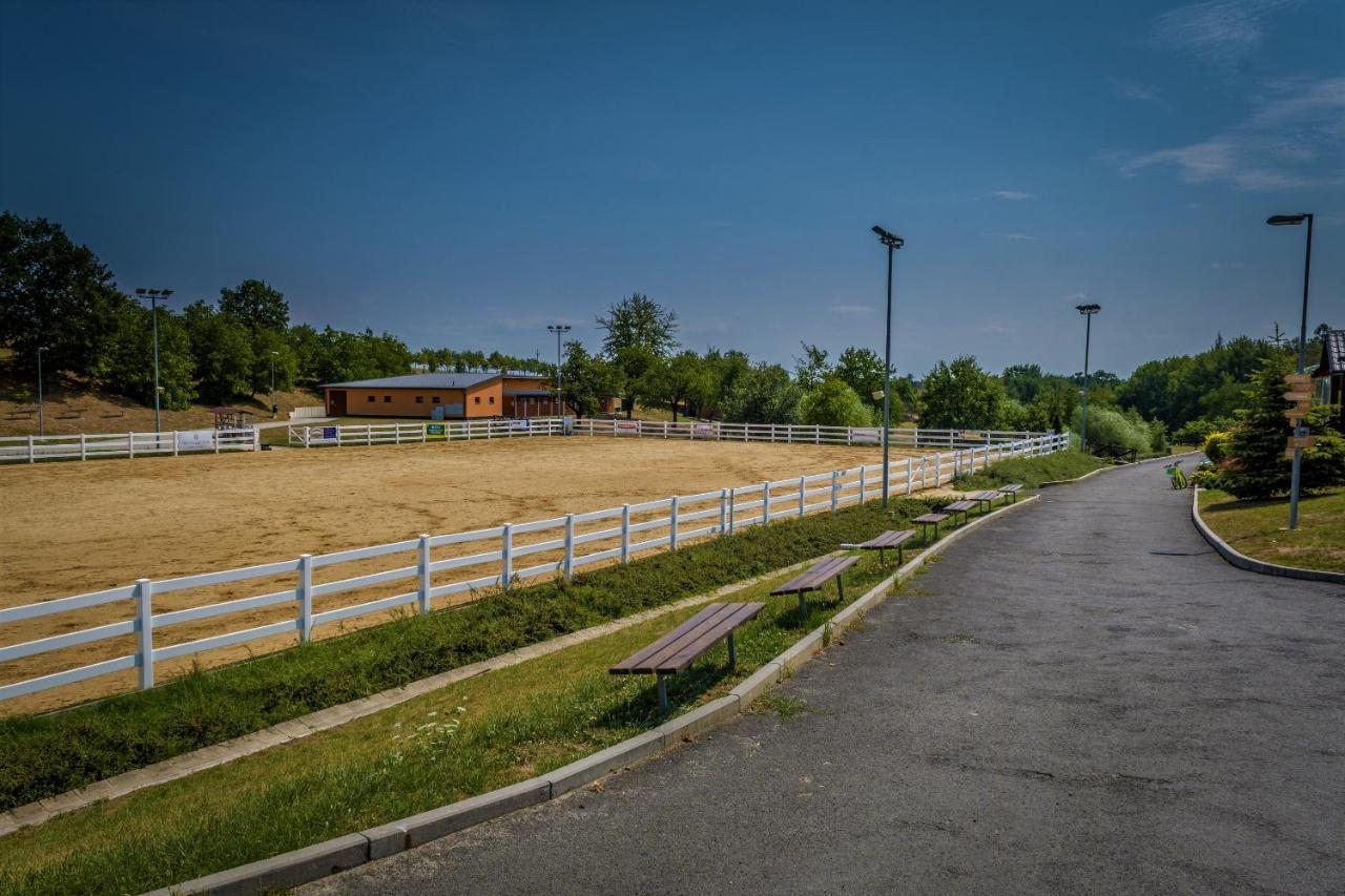 Hotel Horse Riding - Jezdecky Areal Tršice Kültér fotó